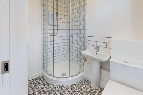 Plumptre-Court-F2-Bathroom