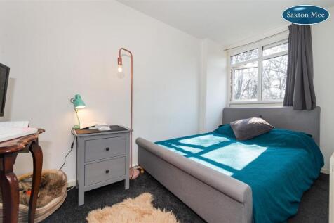 bedroom 2 5696.jpg