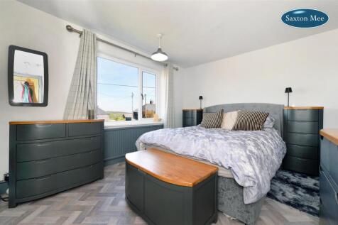 bedroom 1 _7238 copy.jpg