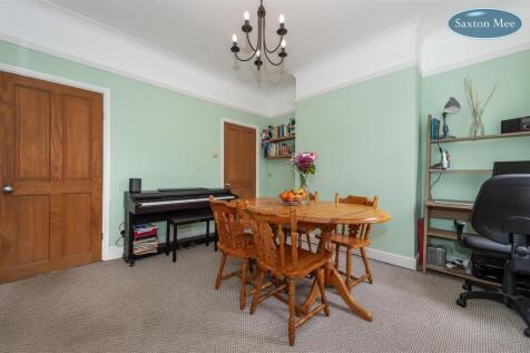 dining room 8848.jpg