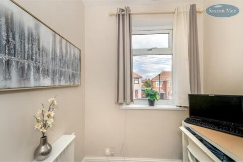 bedroom 3 7692.jpg