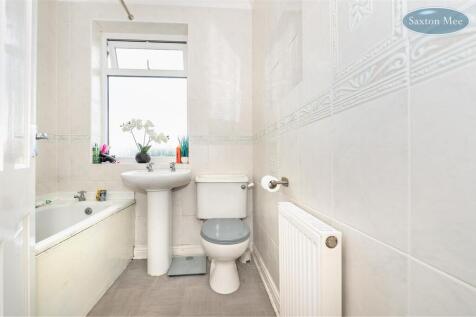 bathroom 7617.jpg