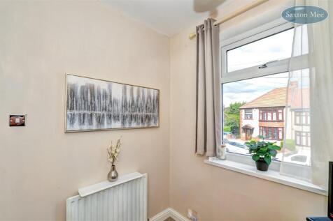 bedroom 3 7696.jpg