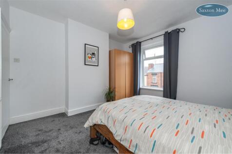 victor st bedroom 2 7728.jpg