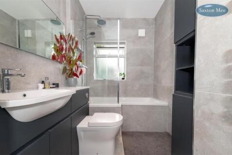 bathroom 7739.jpg