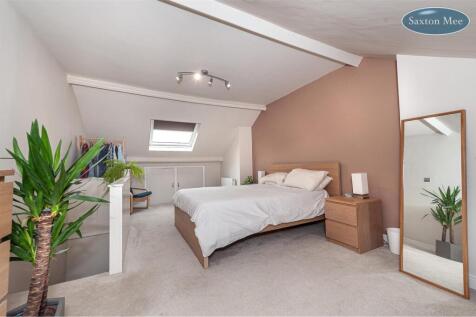 victor st bedroom 1 7776.jpg