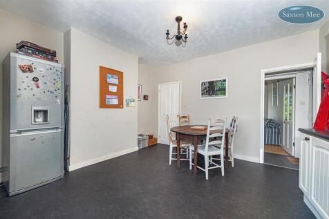 dining room 8565.jpg