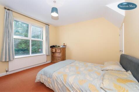 bedroom 1 8651.jpg