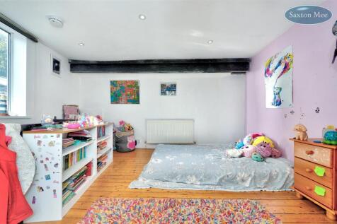 bedroom 3 8717.jpg