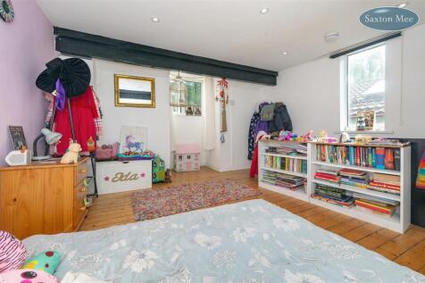 bedroom 3 8735.jpg
