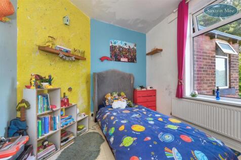 bedroom 2 8696.jpg