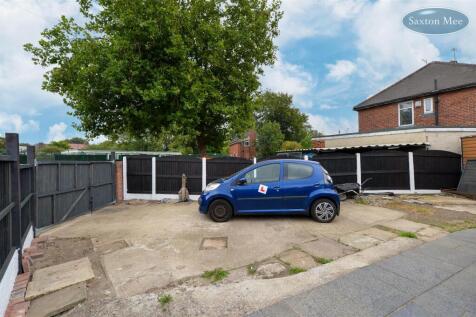 10 Raisen Hall Place - front land.jpg