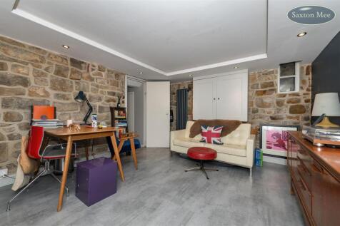 Middlewood Rd - basement room 9740.jpg