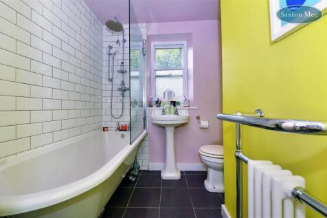Middlewood Rd - bathroom - 9682.jpg