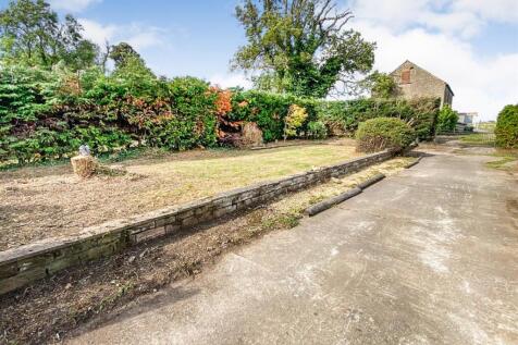 Farm House Side Garden &amp; Driveway