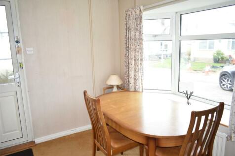 62 Greenacres Din.JPG
