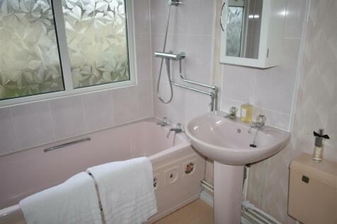 62 Greenacres Bath.JPG