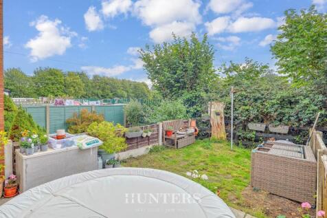 Lawnbank Close (15).jpg