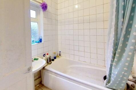 311-Clarendon-Park-Road-Bathroom.jpg