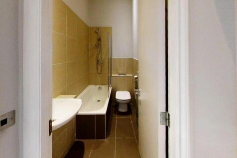 Apartment-5-7-Elms-Bathroom.jpg