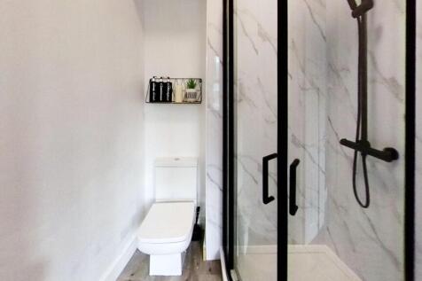 2-Curzon-Road-Bathroom.jpg