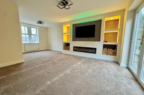 Lounge/ Dining Area