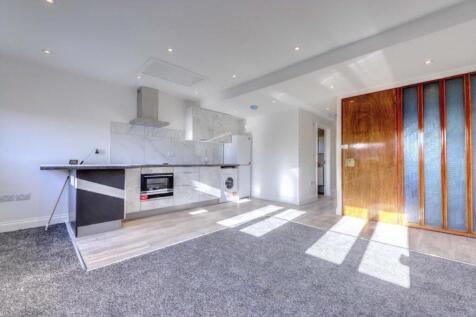 thumbnail_High Street (3)_1-min.jpg