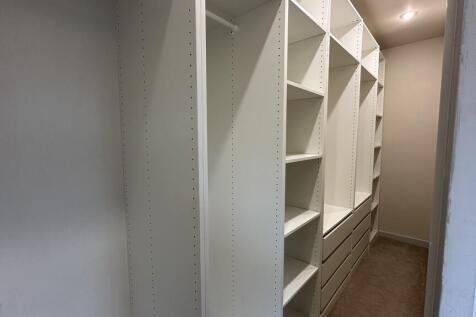 Main Walk-in Clos...