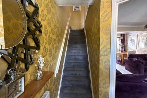 Entrance/Stairs