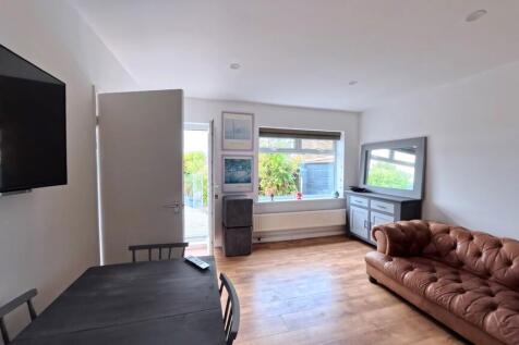Lounge (View 1)