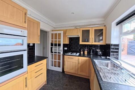 Kitchen (View 1)