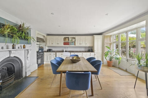Kitchen / Dining