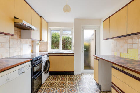 A14 - 3 Orchard View, Frogmore - 251014