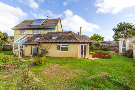 A04 - 4 Greenbanks, slapton - 251028