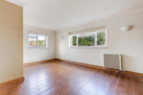 A11 - 4 Greenbanks, slapton - 251028