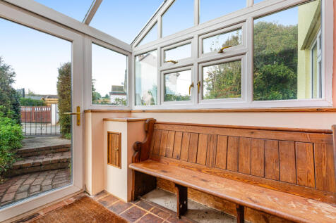 A19 - 4 Greenbanks, slapton - 251028