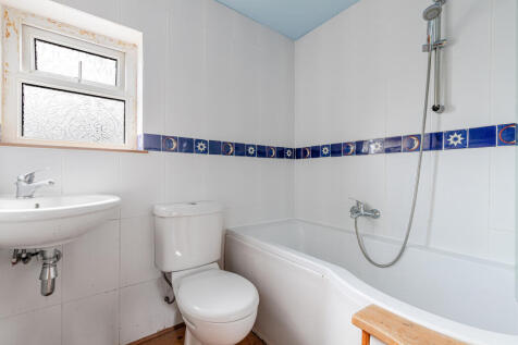 A20 - 4 Greenbanks, slapton - 251028