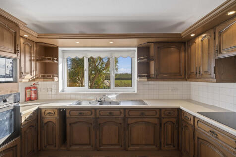 33 Mead Drive - Kitchen.JPG