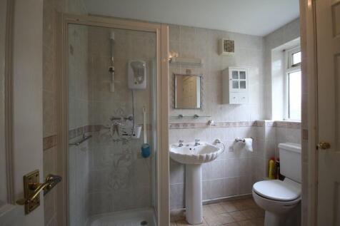 En-suite to bed 3