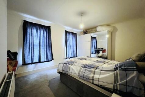 Bedroom..jpeg
