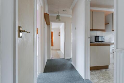 10-18 Bracken Ave Overstrand-10 T202503271018.jpg