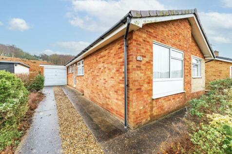 18-18 Bracken Ave Overstrand-18 T202503271018.jpg