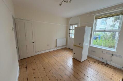 26 Esdelle Street - 250819 - Living Room - 2  T202508191321.jpeg