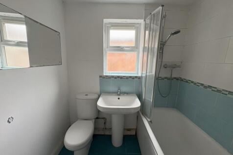 26 Esdelle Street - 250819 - Bathroom - 2 T202508191320.jpeg