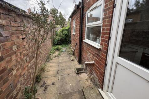 26 Esdelle Street - 250819 - Back Garden  T202508191320.jpeg