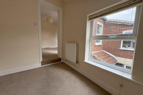 26 Esdelle Street - 250819 - Bedroom  Small   T202508191320.jpeg