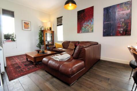 Living Room  Medium  T202509291201.jpg