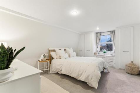 Park Road, W4 - FOR SALE