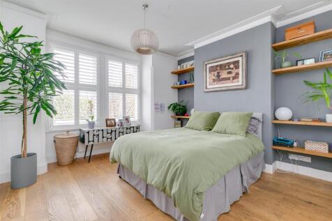 Ivy Crescent, W4 - TO LET