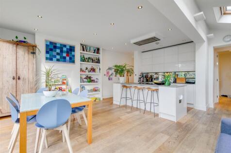 Ivy Crescent, W4 - TO LET